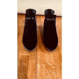 Wild Diva Black Suede Ankle Boots Booties Womens SZ 6